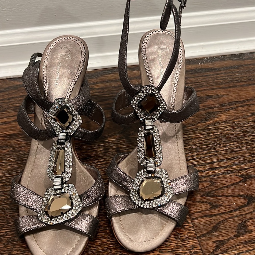 BOURNE pewter suede size 9 sandals.  Chunky stones. - Picture 7 of 11